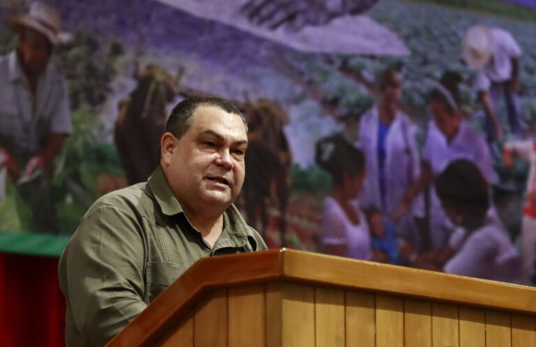 Campesinos cubanos ratifican compromiso con la producción agropecuaria